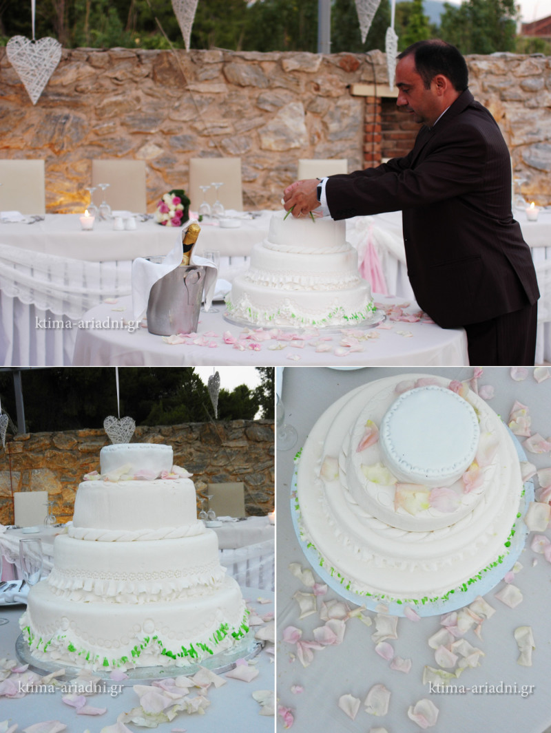 Η γαμήλια τούρτα έλαβε τη θέση της στο τραπέζι μαζί με τη σαμπάνια και δέχθηκε τη φροντίδα του Maitre στις μικρές λεπτομέρειες