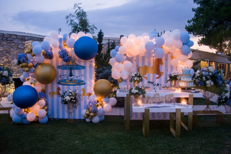 Διακόσμηση τραπέζι ευχών και candy bar με κατασκευή από μπαλόνια
