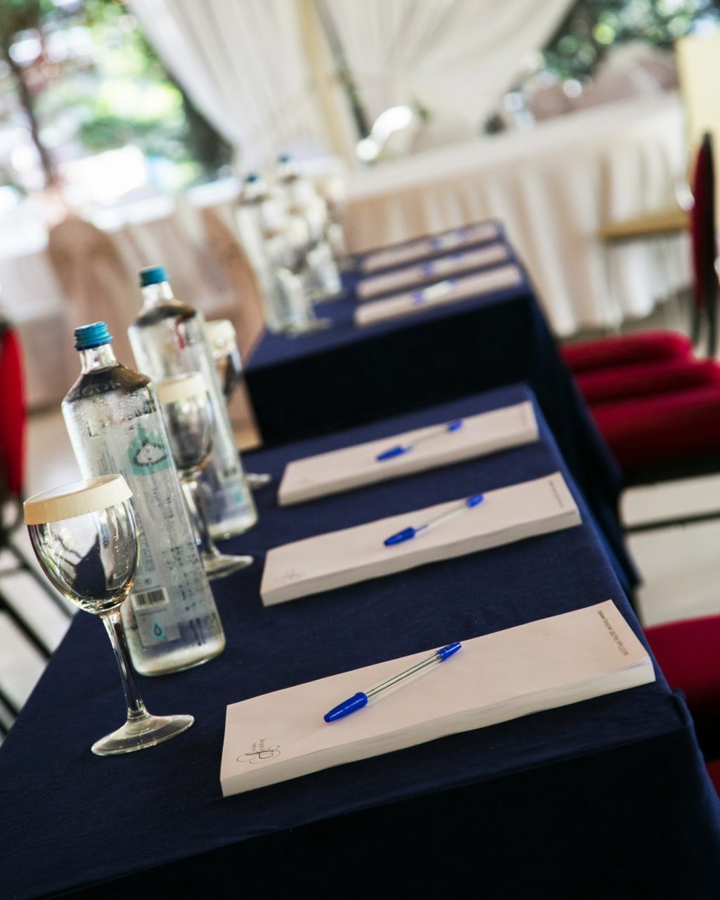 Δραστηριότητα ή workshop ομάδας σε εξωτερικό χώρο· στη μέση του άρθρου